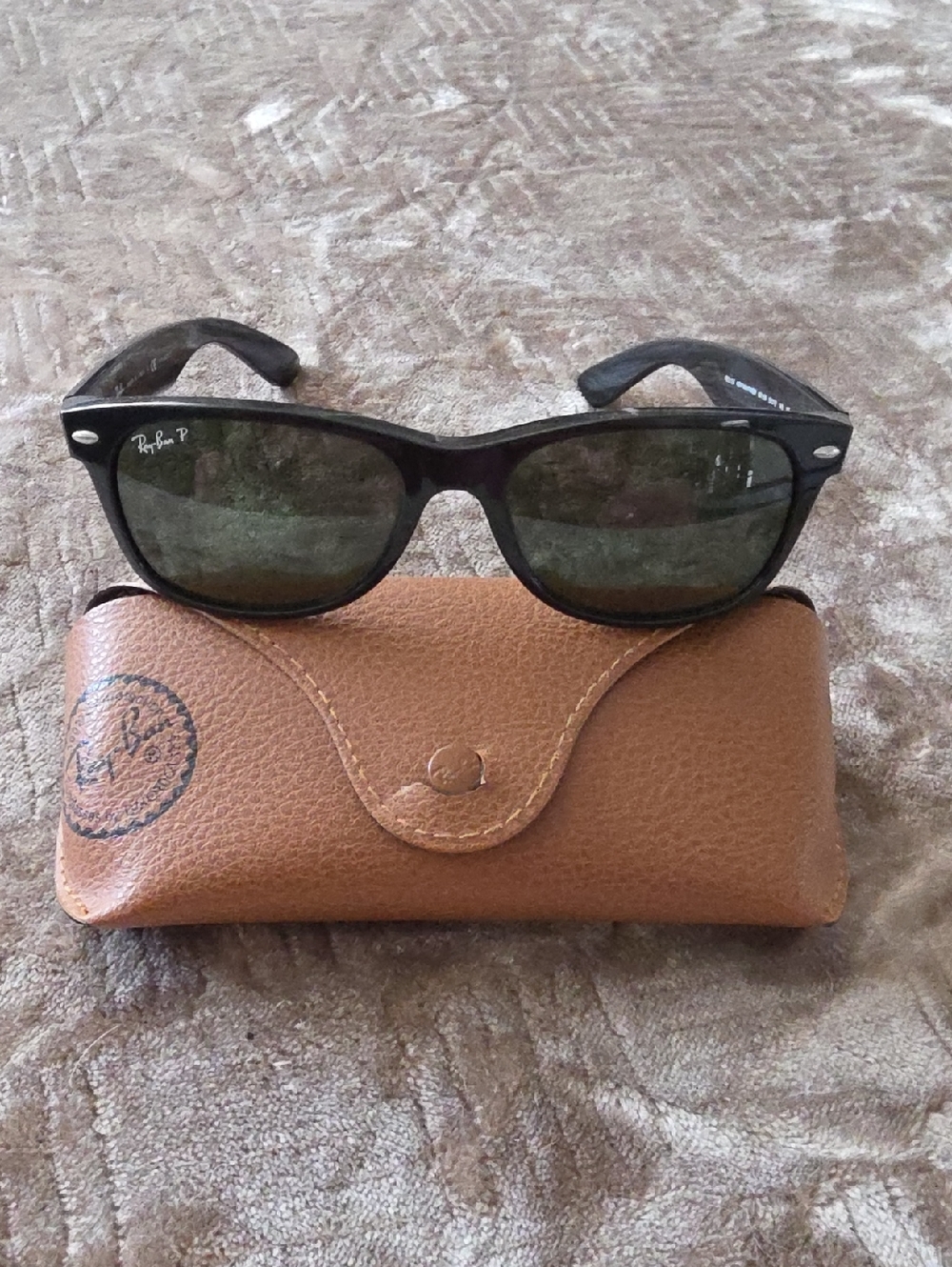 Ray-Ban Men’s Black Polarized Wayfarer Sunglasses with Brown Leather Case